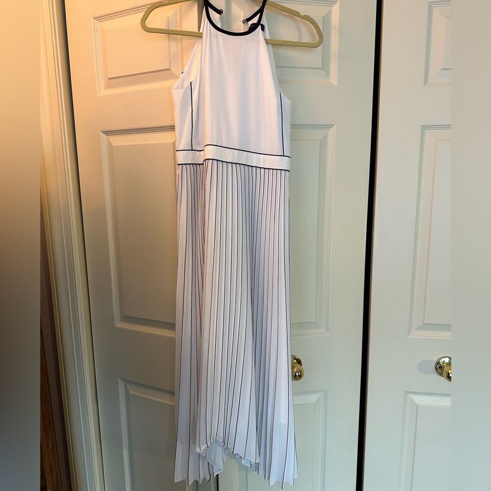 Banana Republic black and white midi pleated dress